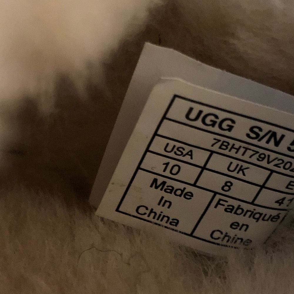 New UGG Dakota water resistant slipper - Picture 8 of 11